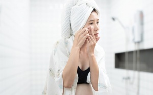 Lưu ý giúp kiểm soát mụn khi mang thai