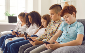 Độ tuổi thích hợp để trẻ em sử dụng điện thoại thông minh?