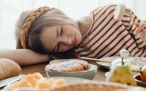 Ăn uống thế nào để cải thiện giấc ngủ?