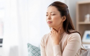 Nguyên nhân gây đau họng khàn tiếng và cách đối phó hiệu quả