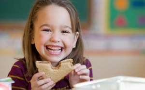 Giúp trẻ làm quen với ngũ cốc nguyên hạt