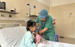 Hồi sinh sự sống diệu kỳ cho bé gái 7 tuổi bị suy tim giai đoạn cuối