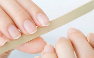 Những biểu hiện bất thường ở móng tay không nên chủ quan