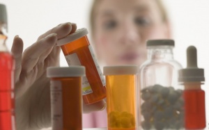 Bệnh nhân nữ chưa được điều trị giảm đau đúng mức