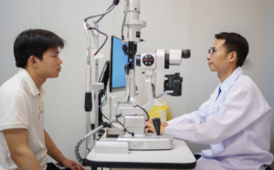 Những vấn đề sức khỏe có thể được tiết lộ qua việc khám mắt định kỳ