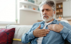 Đau tức ngực trái, khó thở khi vận động có phải thiếu máu cơ tim?