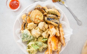 Trổ tài làm rau củ chiên giòn kiểu Nhật chiêu đãi gia đình