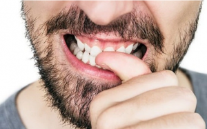 Nghiện cắn móng tay: Dấu hiệu rối loạn sức khoẻ tâm thần