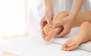 Infographic: Liệu pháp phản xạ giúp giảm lo âu, đau đầu, viêm xoang