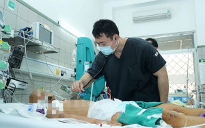 Chuyên gia Nhật Bản hội chẩn cho bé gái 11 tuổi trong vụ sạt lở đất ở Làng Nủ