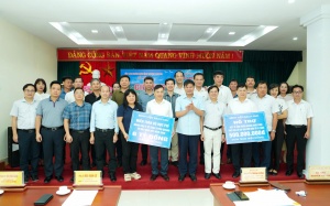 Bệnh viện Bạch Mai tặng 6 tỷ đồng học phí đào tạo cho y tế Tuyên Quang