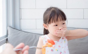 Trẻ kén ăn: Do di truyền hay cách nuôi dạy?