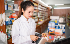 Đảm bảo cung ứng đủ và kiểm soát giá thuốc sau mưa bão