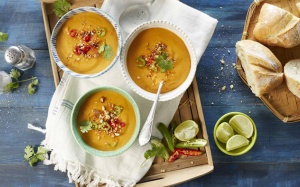 Soup bí đỏ cốt dừa kiểu Thái cho ngày mát trời