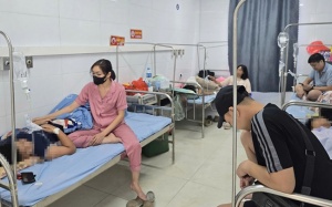 Nhiều học sinh nhập viện nghi ngộ độc nước ngọt 