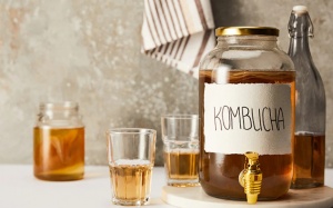 Trà kombucha có chứa cồn không, ai nên hạn chế uống?