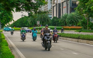 Tây Nguyên và Nam Bộ mưa dông, miền Bắc nắng hanh