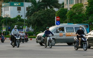 Nam Bộ tiếp tục mưa lớn, Bắc Bộ nắng 