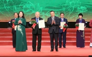 “Công dân Thủ đô ưu tú” 2024: 'Đôi tay vàng' trong phẫu thuật cột sống