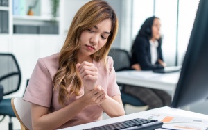 6 khớp thường bị ảnh hưởng nặng nề bởi bệnh viêm khớp