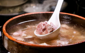 Lợi ích của nước hầm xương với hệ tiêu hoá