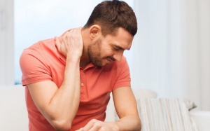 Đau nửa đầu vai gáy có đáng lo không?