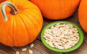 Hạt bí ngô sống hay rang - loại nào tốt cho sức khỏe?