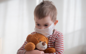 Thời tiết thay đổi đột ngột, làm gì để bảo vệ trẻ?