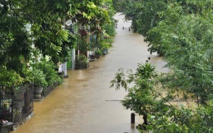 Trung Bộ tiếp tục mưa lớn, Bắc Bộ se lạnh