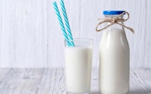 Nên sử dụng sữa thô hay sữa tiệt trùng?