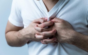 Làm thế nào để giảm đau ngực, khó thở, mệt mỏi do suy tim?