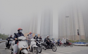 Chất lượng không khí Hà Nội ở mức xấu, bụi mịn vượt khuyến cáo nhiều lần