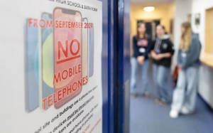 Chuyện thế giới 'cai' điện thoại trong trường học