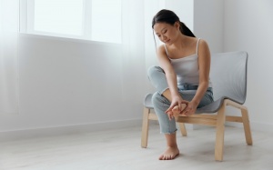 Cách giảm đau mỏi chân khi đứng lâu
