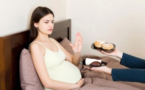 Muốn 'mẹ tròn con vuông', bà bầu cần kiêng những ăn gì?