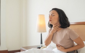 Đau rát họng khó nuốt báo hiệu bệnh gì? 