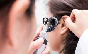Tai nghe kém có phẫu thuật được không?