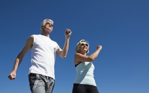 Kỹ thuật đánh tay đúng cách khi đi bộ