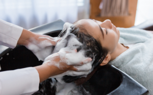 Tần suất gội đầu lý tưởng và cách chọn dầu gội phù hợp