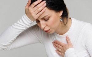 Triệu chứng hở van tim động mạch chủ là gì?