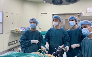 Đi ngoài ra máu vì táo bón, phát hiện ung thư đại trực tràng