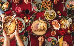 Cách phòng ngừa ngộ độc thực phẩm trong các bữa tiệc cuối năm