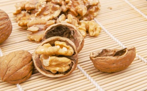 Quả óc chó tốt nhưng lạm dụng có thể gây hại