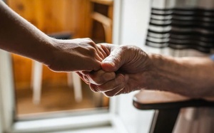 Khi lòng tốt trở thành thói quen, sức khỏe sẽ được cải thiện