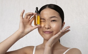 Nên chọn dầu tẩy trang chứa thành phần nào?