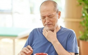 Cách khắc phục tình trạng khó nuốt ở người bệnh Parkinson