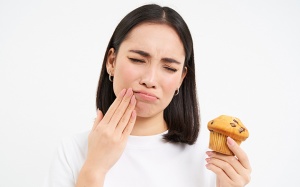 Cách giảm ê buốt răng khi ăn đồ ngọt