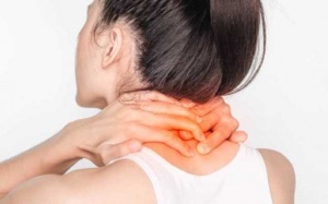 Bí quyết cải thiện cơn đau cổ vai váy bằng thảo dược