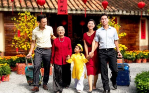 Tết Ất Tỵ: “Xách balo lên và đi”