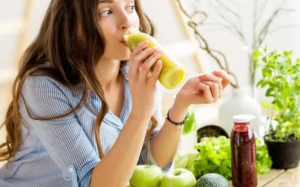 Tự làm đồ uống thanh mát giúp thải độc gan sau Tết